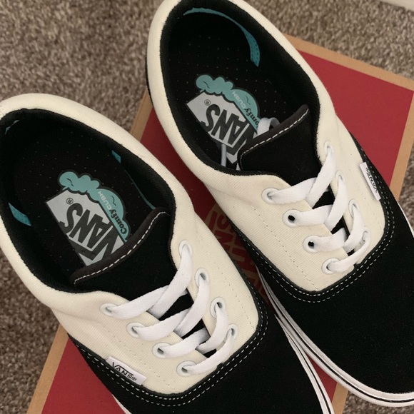 Vans - Picture 2 of 3